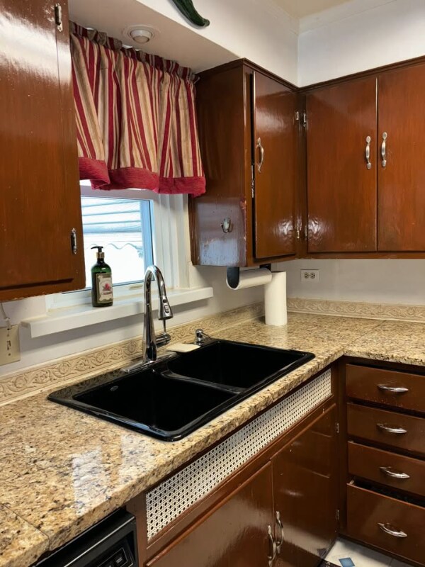 Building Photo - 6411 S 3rd St