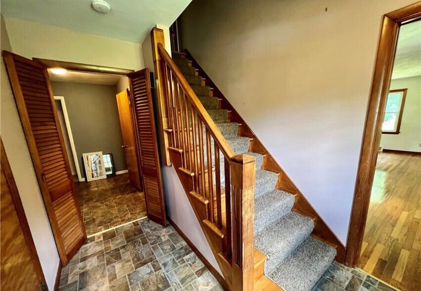 Building Photo - 4 Pinecrest Dr