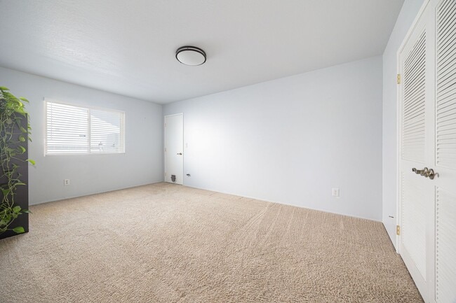 Building Photo - Cozy 3-Bedroom Home Just Walking Distance ...