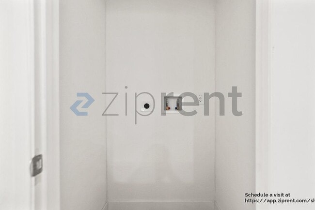 Building Photo - 451 Helen Ave