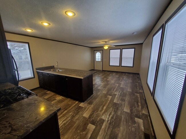 Building Photo - 4 Canary Hill Dr