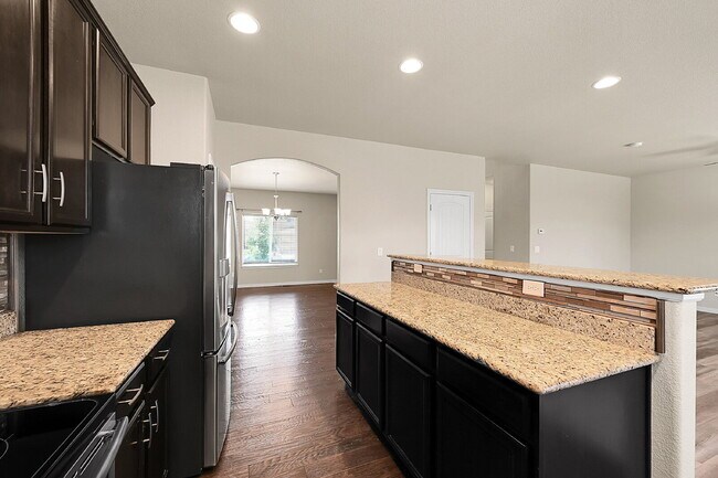 Building Photo - $2,650 - 4 Bed, 2.5 Bath Home with Fenced ...