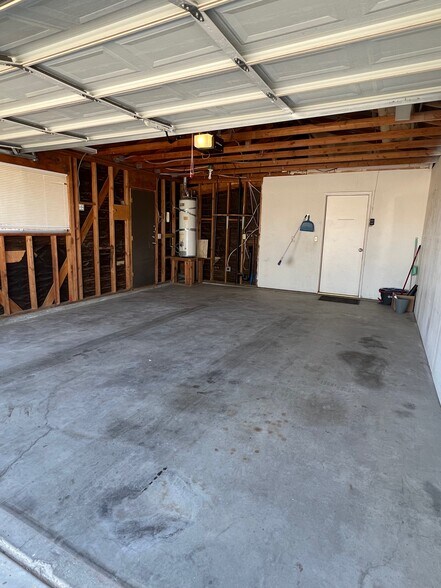 Building Photo - 740 N Sanders St