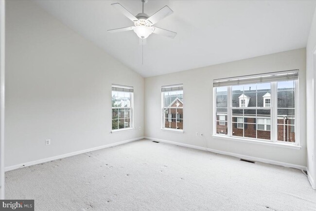 Building Photo - 710 Norfolk Ln
