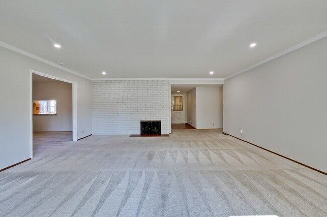 Building Photo - 1534 Crespi Dr