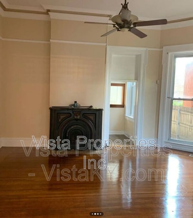 Building Photo - 514 W Oak St