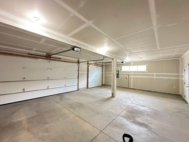 Building Photo - Cda Home Located In The Trails