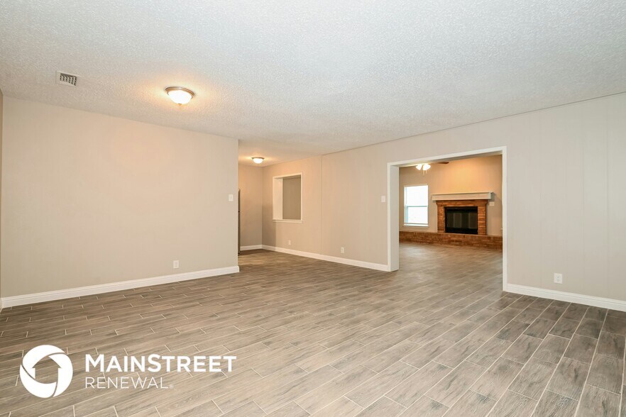 Building Photo - 2507 Hilldale Blvd