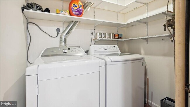 Building Photo - 6312 Chimney Wood Ct