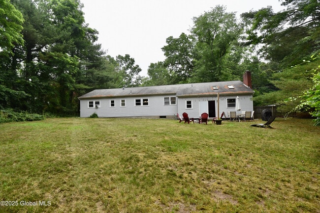 Building Photo - 10 Huckleberry Ln