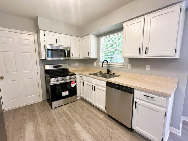 Building Photo - 234 Jonathans Way