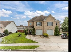 Building Photo - 1625 Brook Hollow Dr