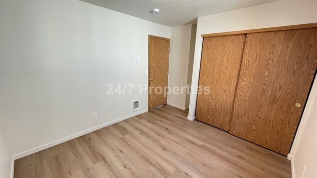 Building Photo - 2025-845MF