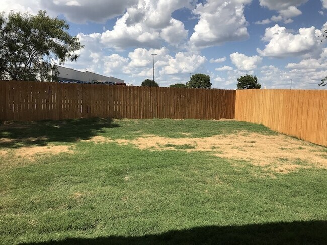 Building Photo - LUXURY TOWNHOME LOCATED IN BASTROP, TEXAS!