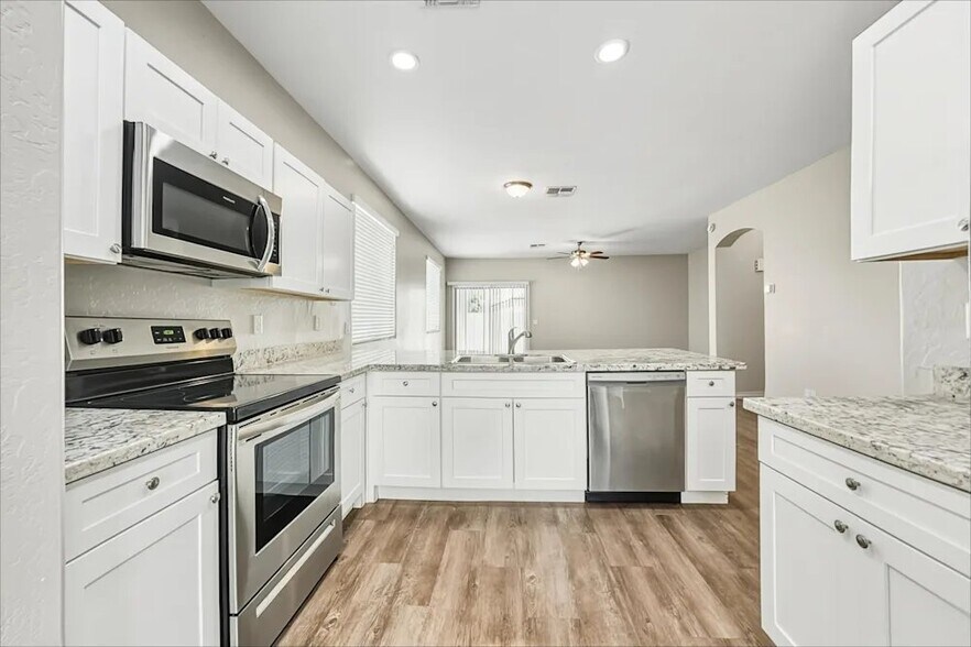 Building Photo - 6912 S 37th Glen