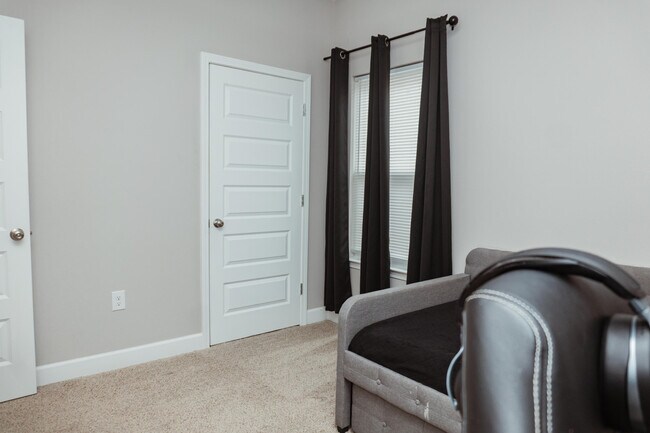 Building Photo - 105 Sago Palm Wy