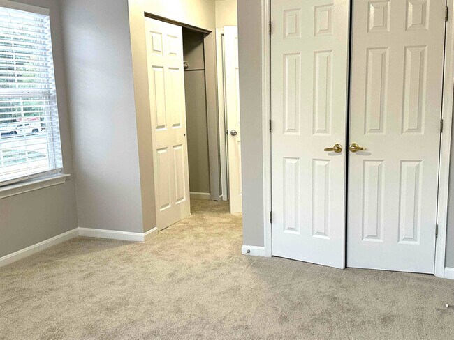 Building Photo - 45512 Westmeath Way