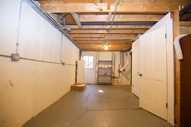 Building Photo - 253 W Golfview Terrace