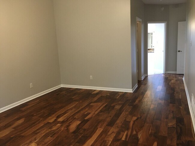 Building Photo - Ewing Place in Arlington! Pets are allowed, fees apply! Fenced in back yard!