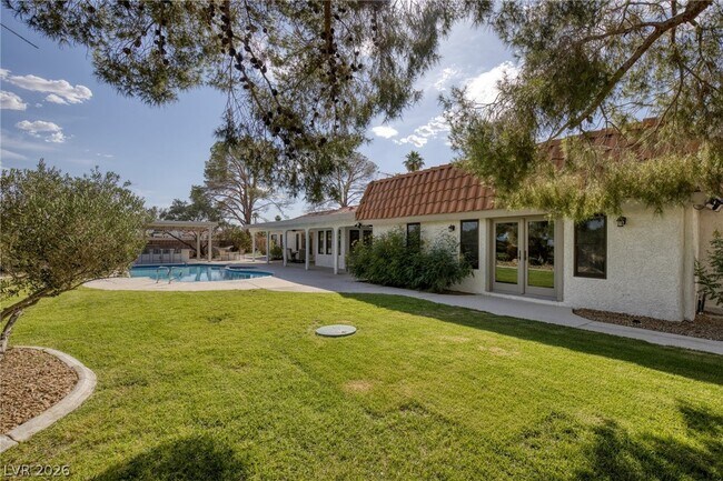 Building Photo - 4045 W Mardon Ave