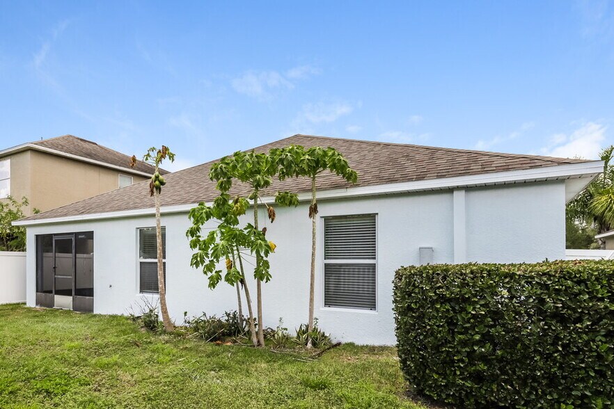 Building Photo - 1709 Oak Pond St