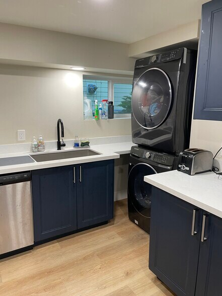Washer/Dryer - 14646 196th Ave SE