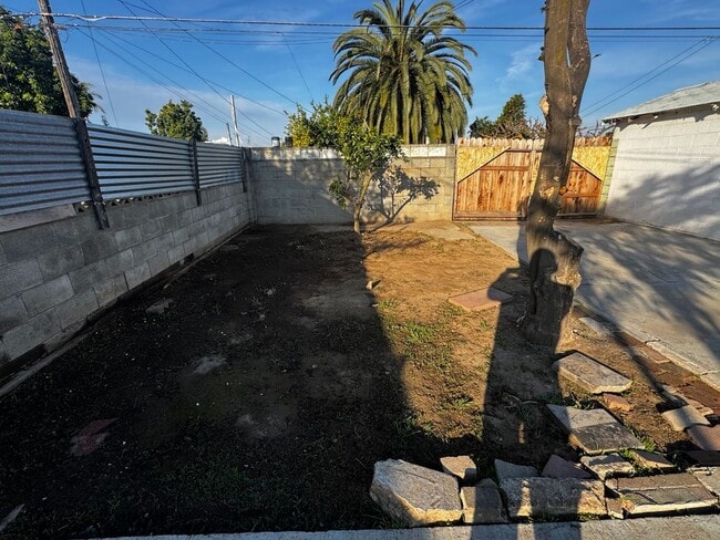 Building Photo - COZY HOME! APPLY NOW!