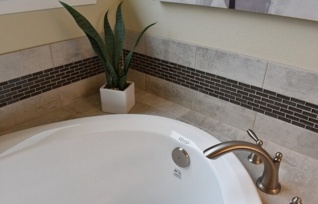 Building Photo - Main floor master suite! 4 bedroom luxury ...