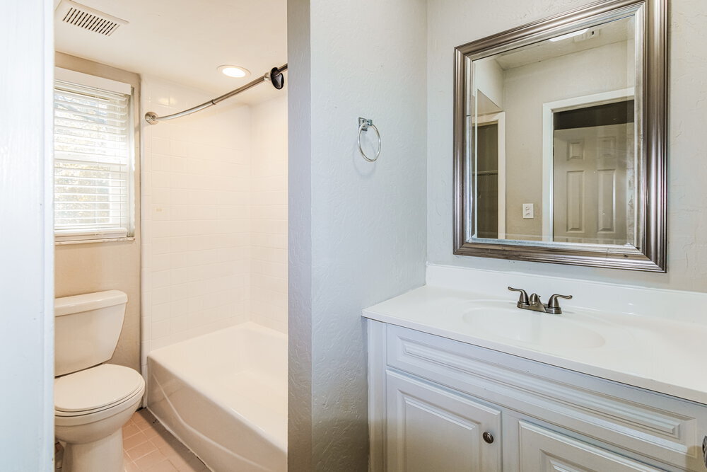 Building Photo - 15640 Little Ranch Rd