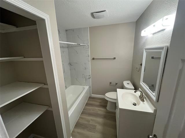 Building Photo - 2017 Tolosa Dr