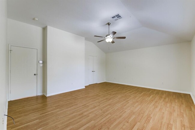 Building Photo - 29419 Fox River Dr