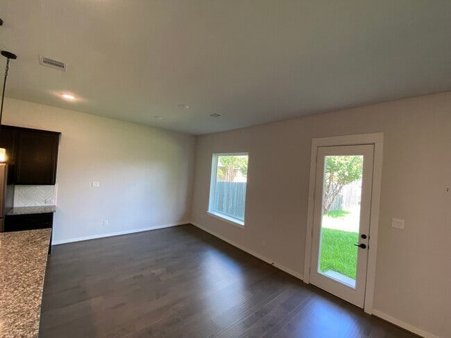 Building Photo - 2103 Pueblito Dr