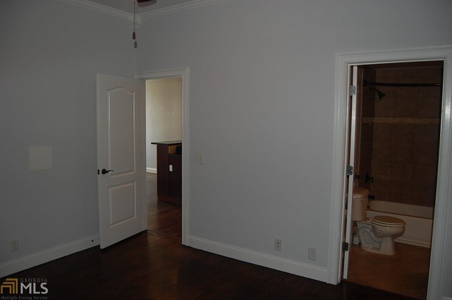 Building Photo - 304 Adamson Square