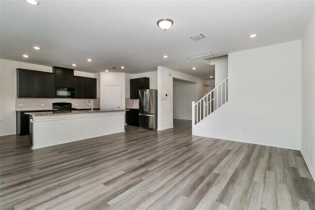 Building Photo - 1621 Stinnett Dr