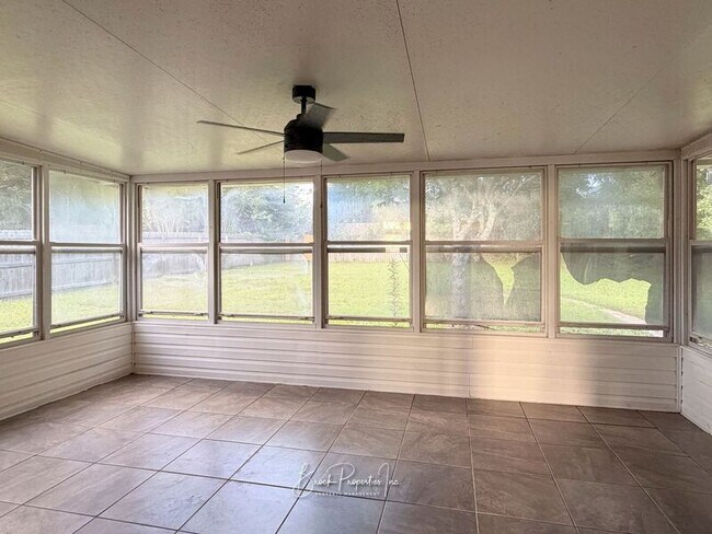Building Photo - 2520 Southern Oaks Dr