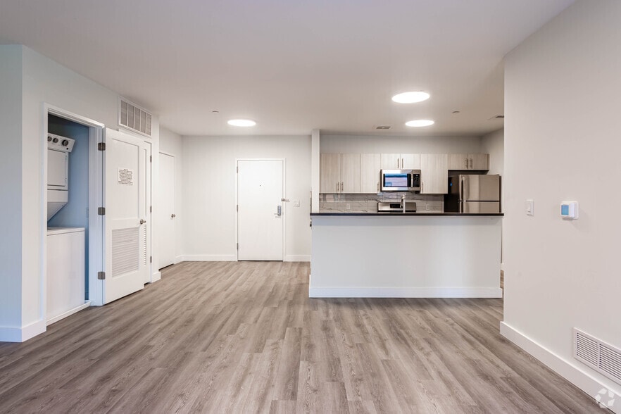 1BR, 1BA - 725SF - Living Area - The HIGHLAND