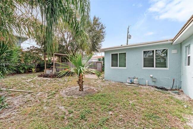 Building Photo - 112 Milton St