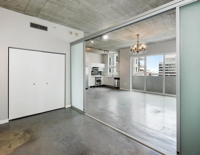 Building Photo - 133 NE 2nd Ave