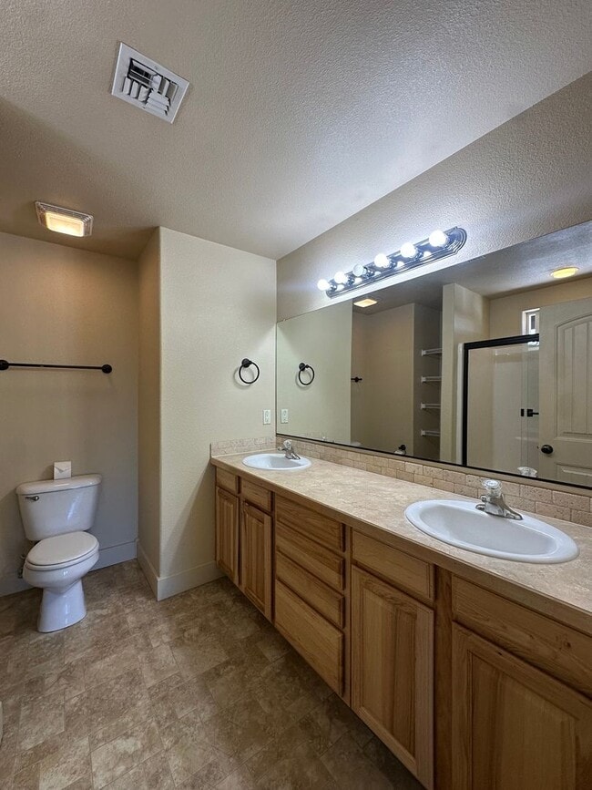 Building Photo - Charming 3 Bedroom home near Old Mill!