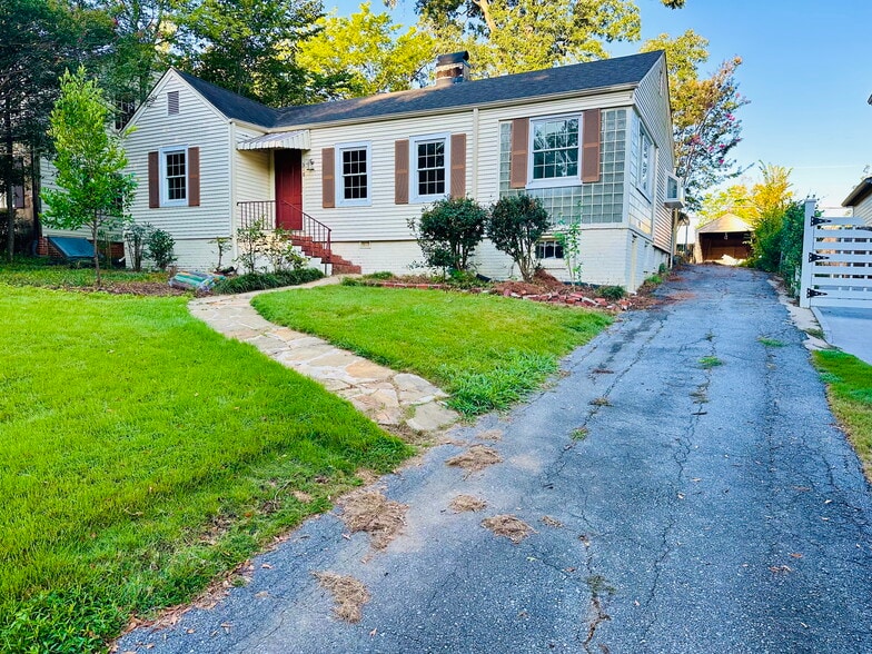 Front with driveway - 318 W Glenwood Dr