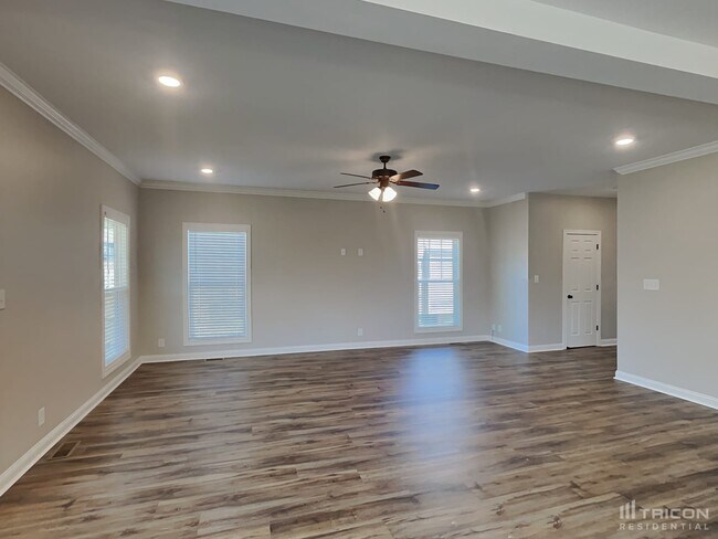 Building Photo - 129 Bonnell Dr