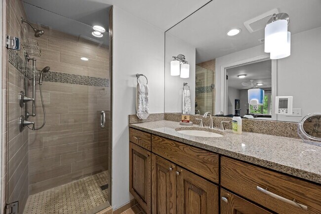 Building Photo - Charming Furnished Estate with Full-Servic...