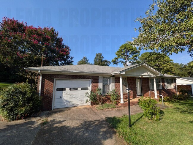 Building Photo - 4612 Daugette Dr NW