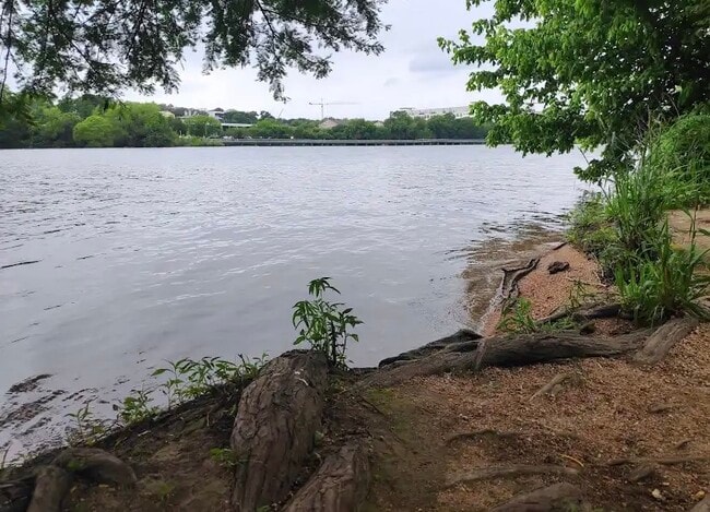 Building Photo - 2511 E 9th St