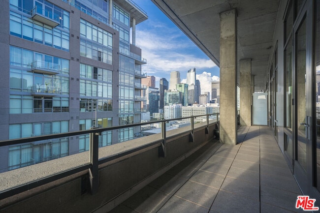 Building Photo - 1111 S Grand Ave