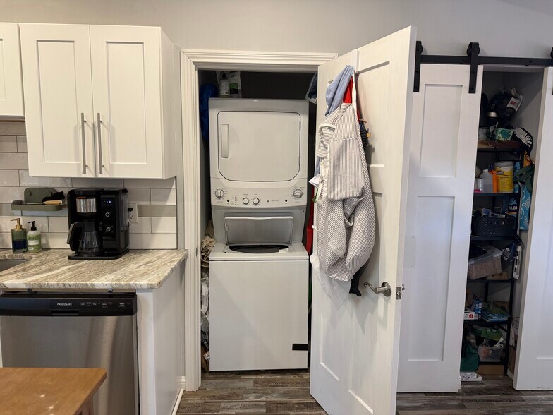 Building Photo - 5651 Bramble Ave