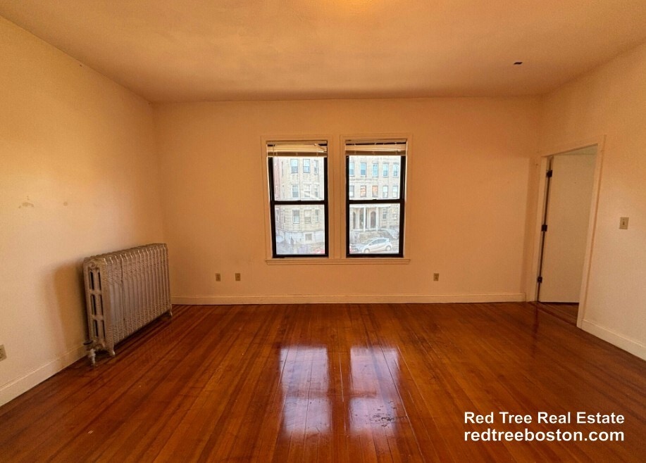 Building Photo - 163 Strathmore Rd