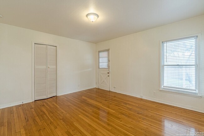 Building Photo - 416 Alexander Hamilton Dr