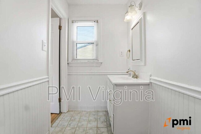 Building Photo - 436 Longleaf Rd