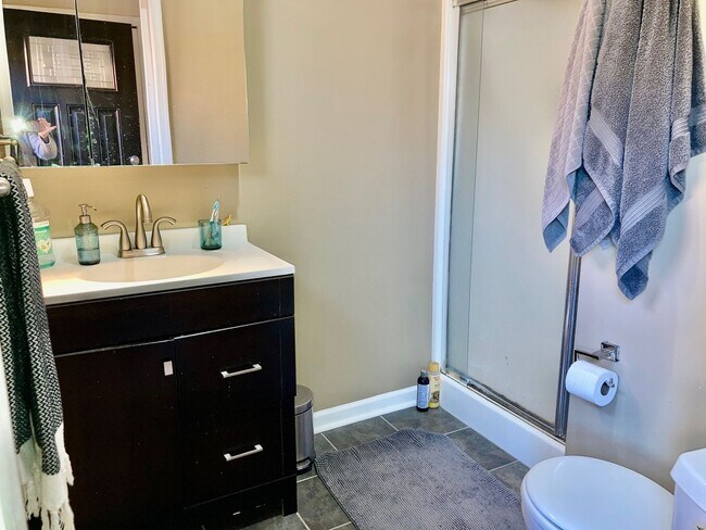 Building Photo - 1627 W Porter St